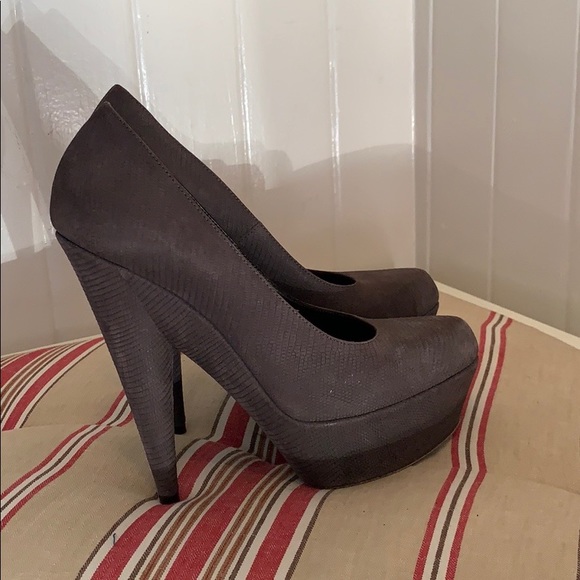 Yves Saint Laurent Round-Toe Platform Pumps Brown - Picture 2 of 8